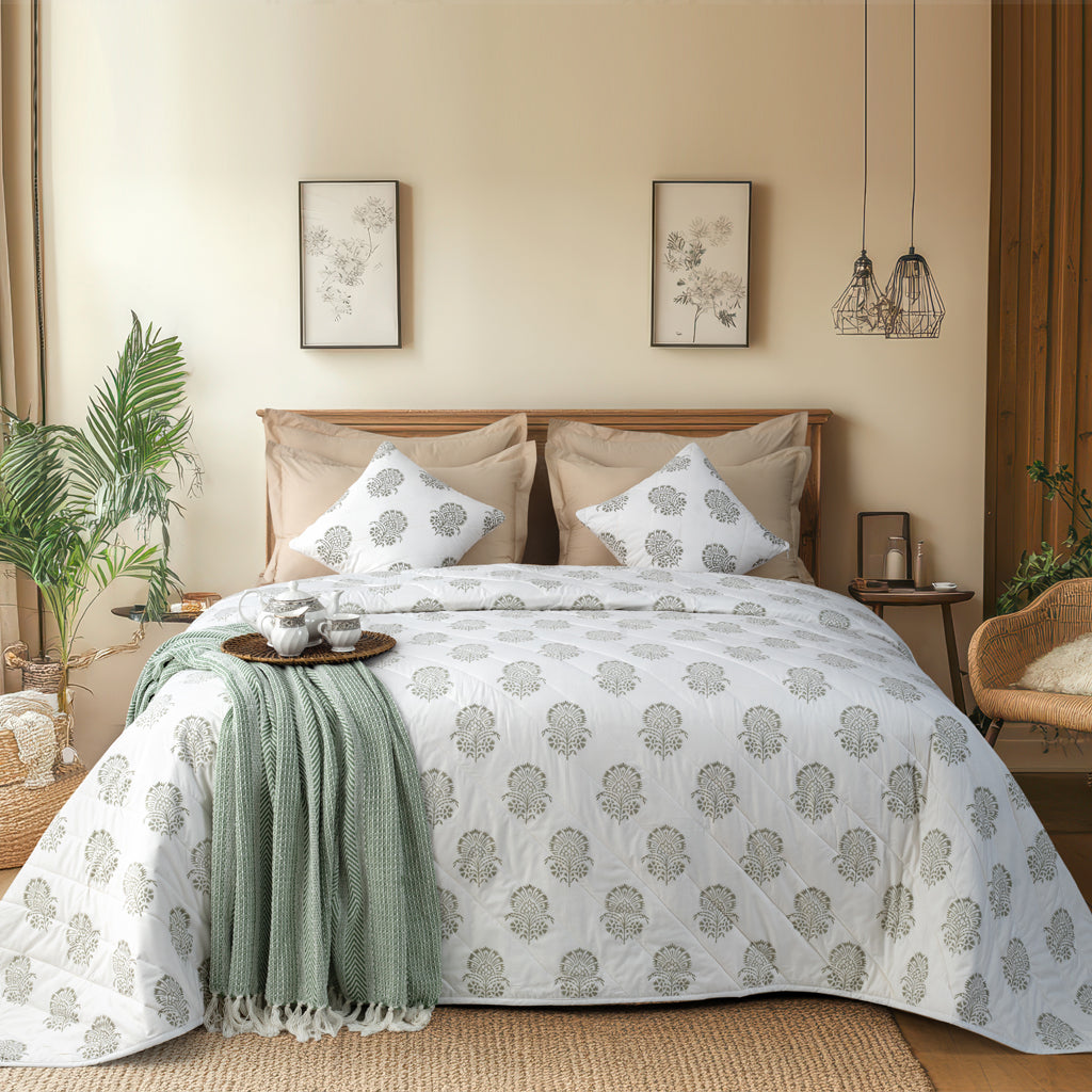 Summer Quilt/Bed Cover "Hibiscus"