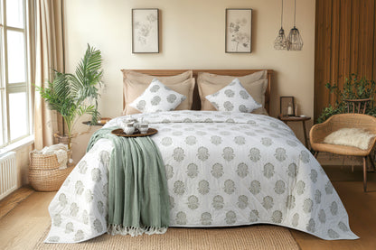 Summer Quilt/Bed Cover "Hibiscus"