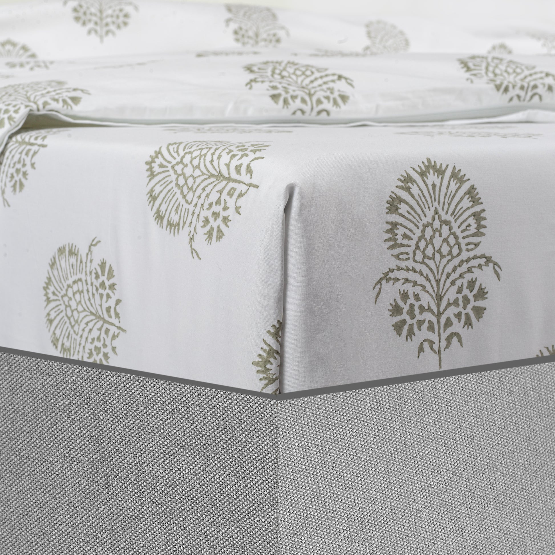 Fitted Sheet Hand Block Printed "Hibiscus" - LOVE FOR WHITE                                                          