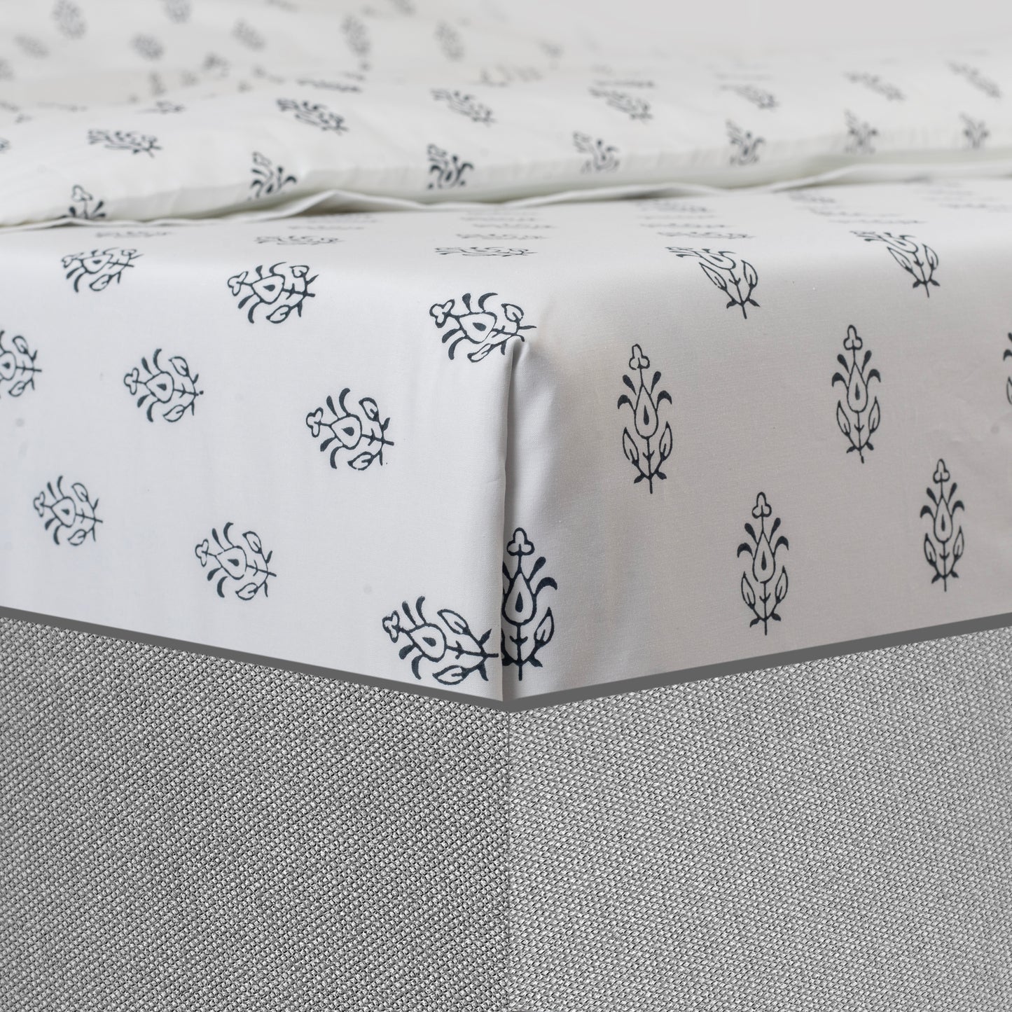 Fitted Sheet Hand Block Printed "Ivy" - LOVE FOR WHITE                                                          