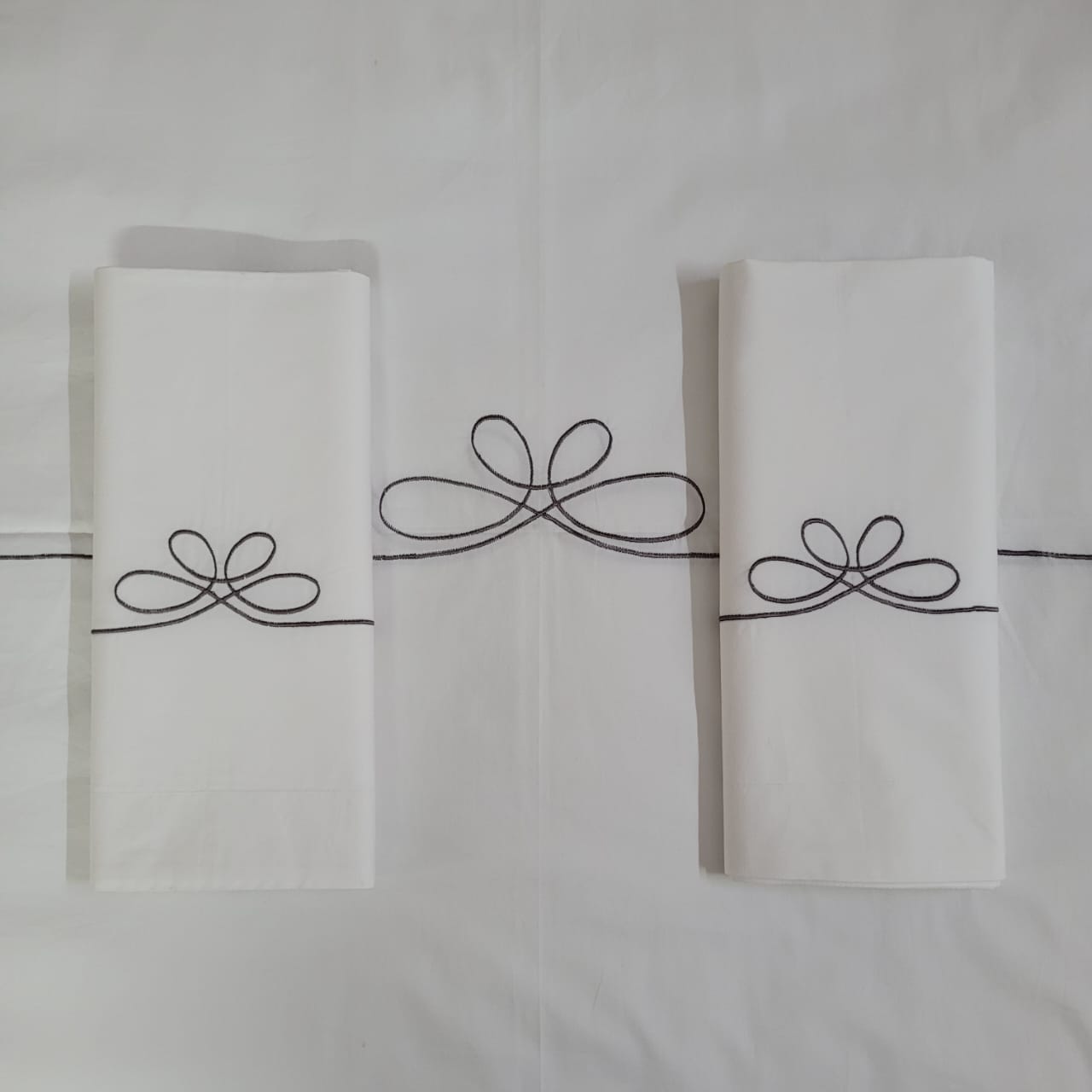 Bed Sheet Embroidered - Knots of Love