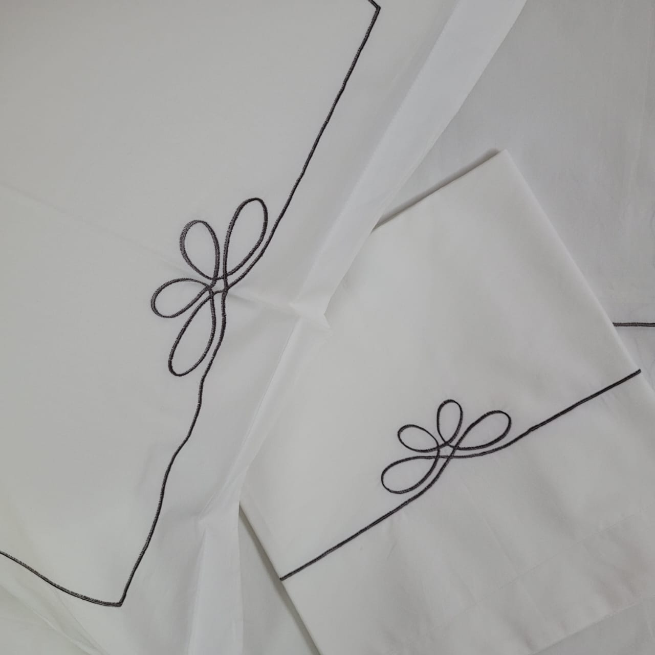 Bed Sheet Embroidered - Knots of Love